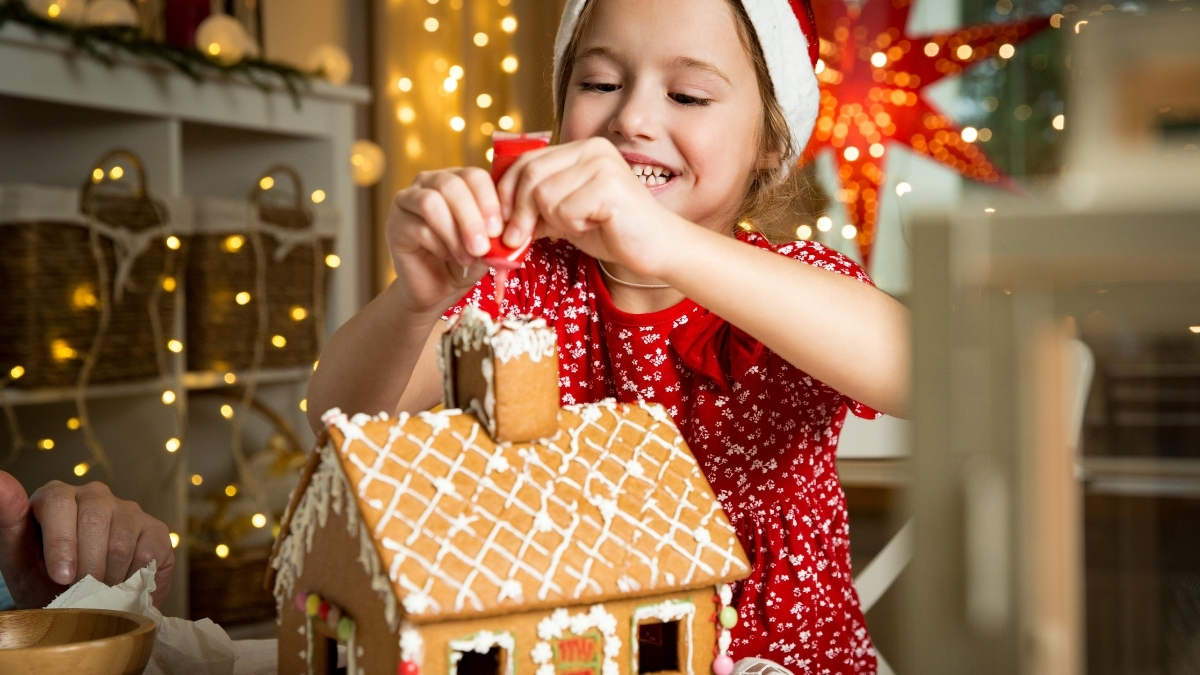 Join our Gingerbread House Decorating at Vista Restaurant and enjoy family fun with sweet treats, Santa visits and festive prizes on 21 December 2025 from 2:00 - 5:00 p.m